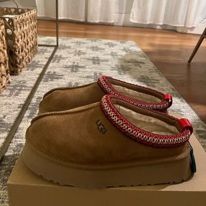 UGG Tazz Platform Slippers in Chestnut; Womens US Size 8, UK 6, EU 39